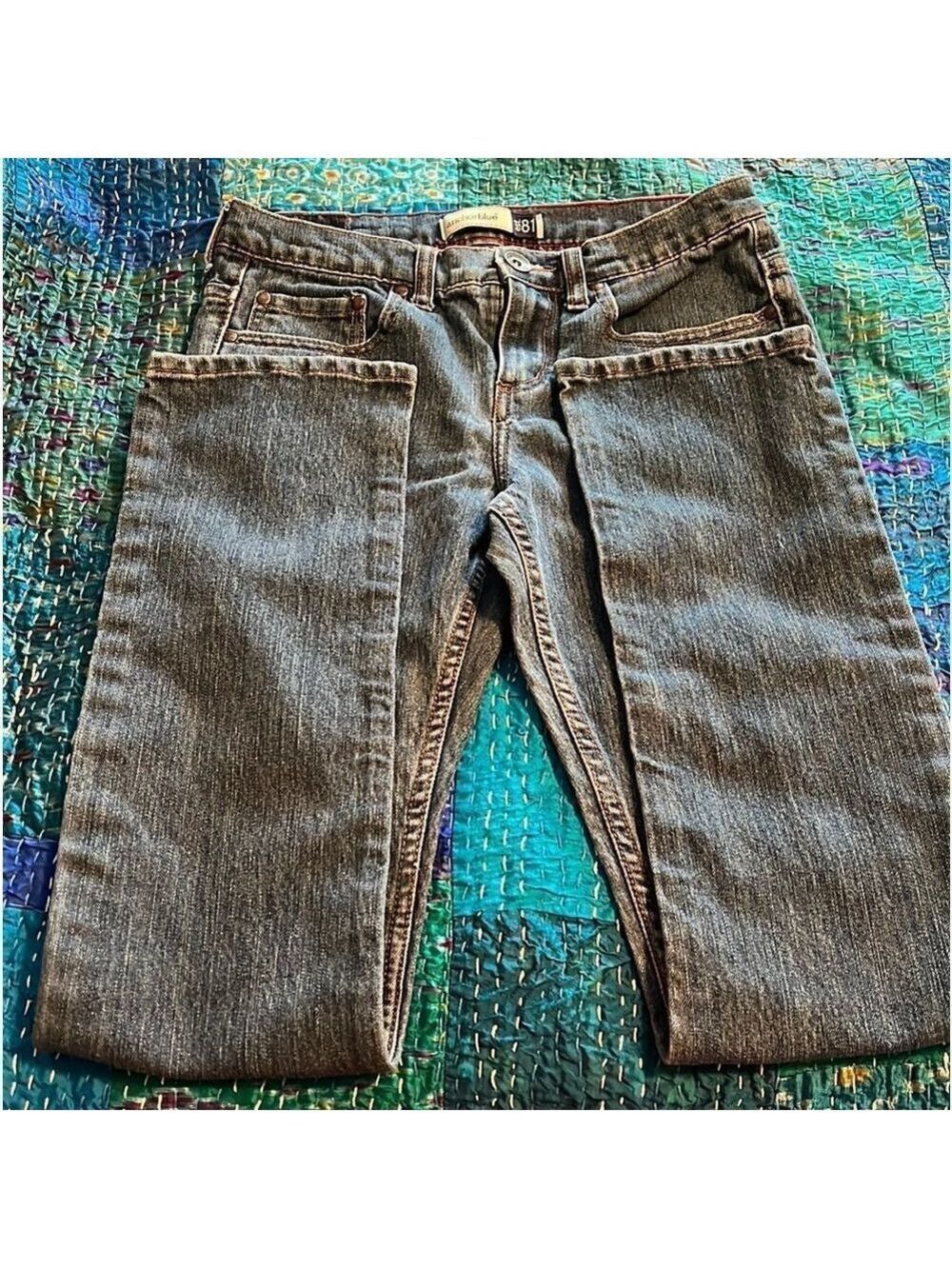 ANCHOR BLUE women’s skinny jeans. 30 x 32. Medium blue wash.